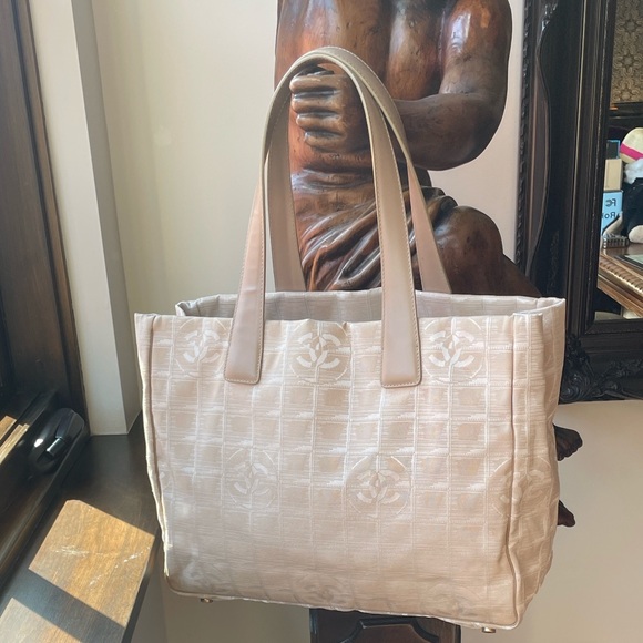 CHANEL Handbags - Beautiful Chanel nylon and leather tote bag